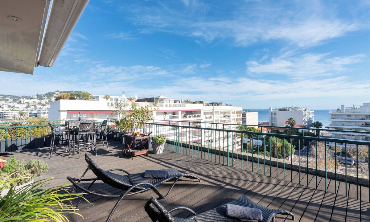 Pointe Croisette Apartment | Duplex with Rooftop and Sea View – Palm Beach