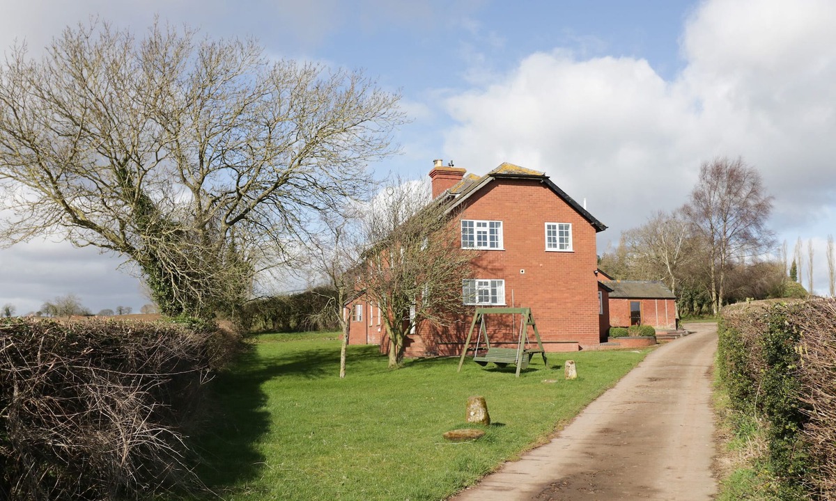 Little Cowarne Cottage | DURSTONE COTTAGE, pet friendly, with open fire in Pencombe