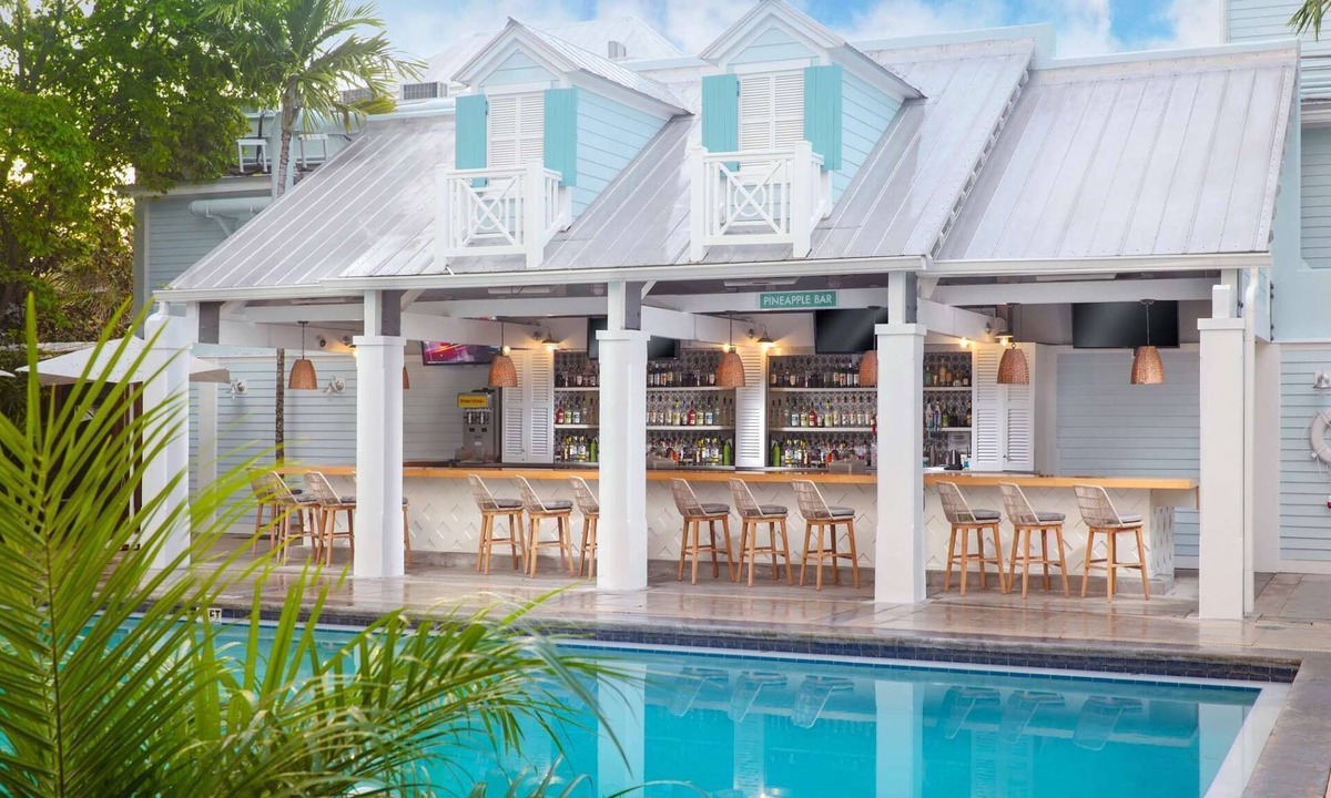 Uptown - Upper Duval Hotel | Duval Street Stay + Free Breakfast, Pool & Bar