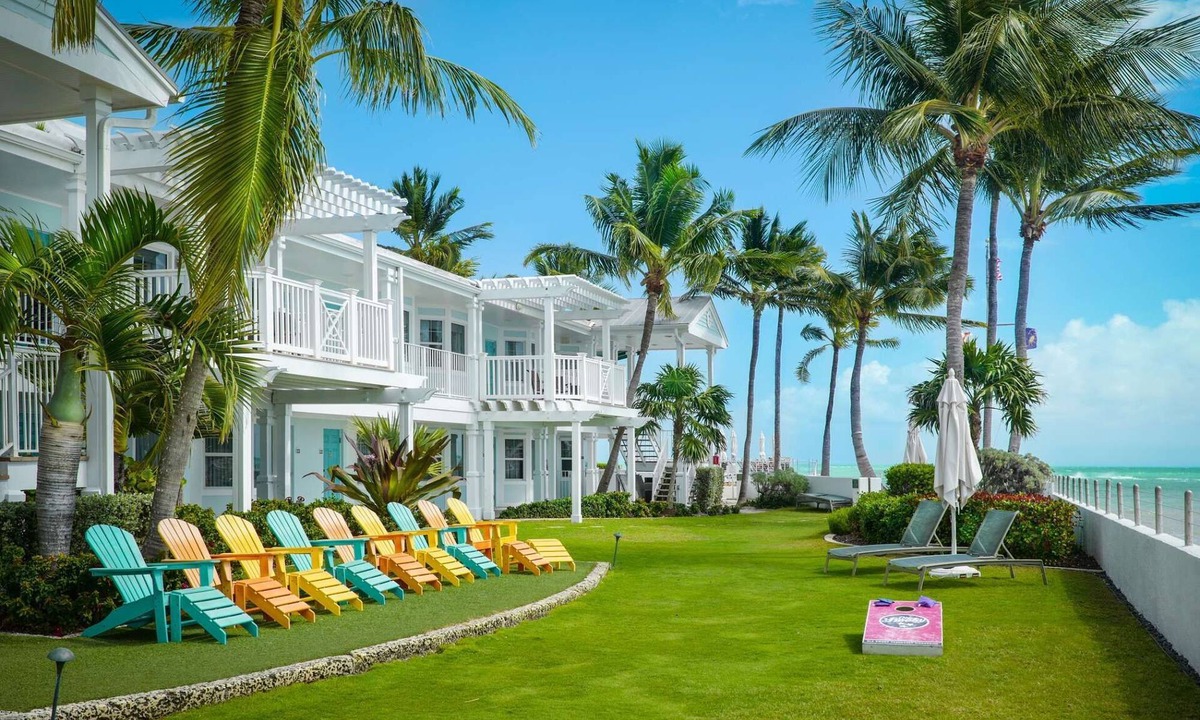Uptown - Upper Duval Hotel | Duval Street Stay + Free Breakfast, Beach & Pool