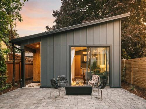 Brentwood-Darlington Villa | Dwell Upscale Woodstock Retreat Walk to Dining