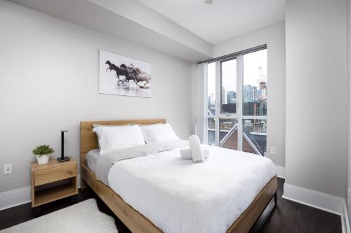 Wellington Place Apartment | DWTN Condo Near CN Tower! w/Free Parking