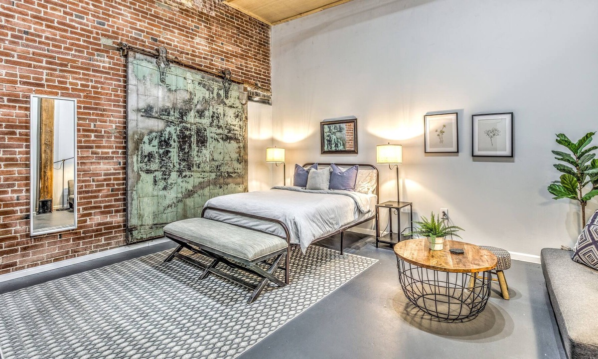 Downtown West Apartment | DWTN Penthouse Loft★Balcony★Pets Welcome★Parking