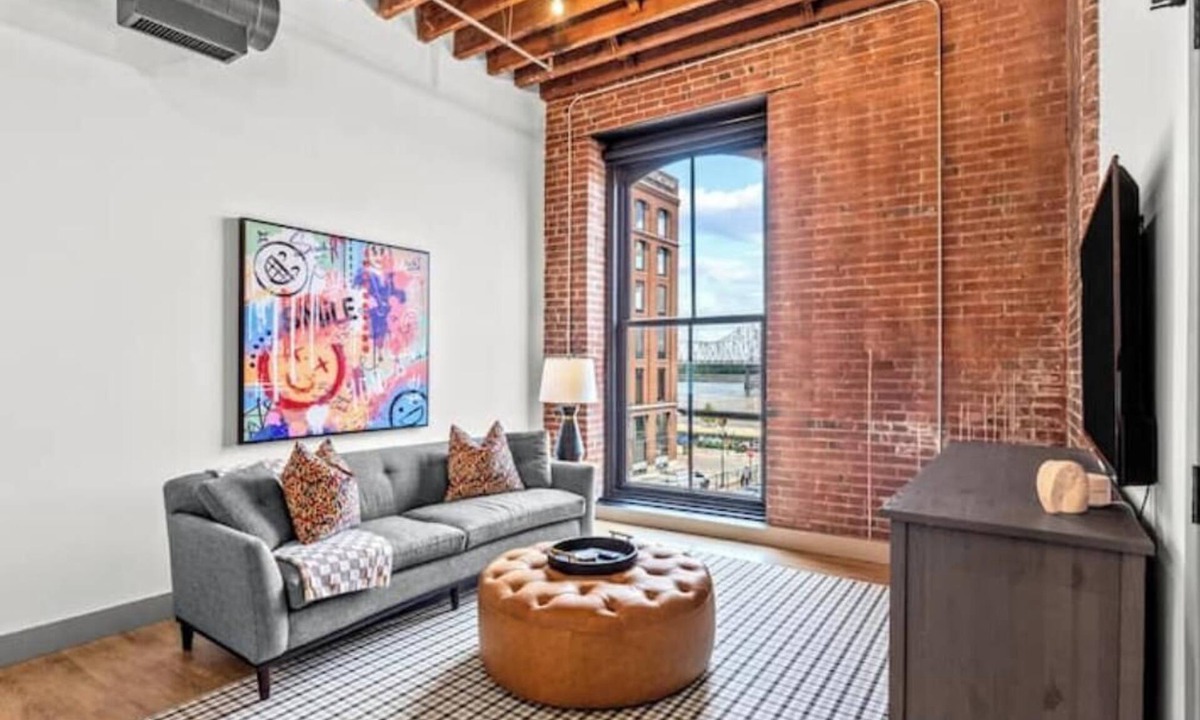 Downtown St. Louis Apartment | DWTN Riverfront Loft Gated Parking W/D