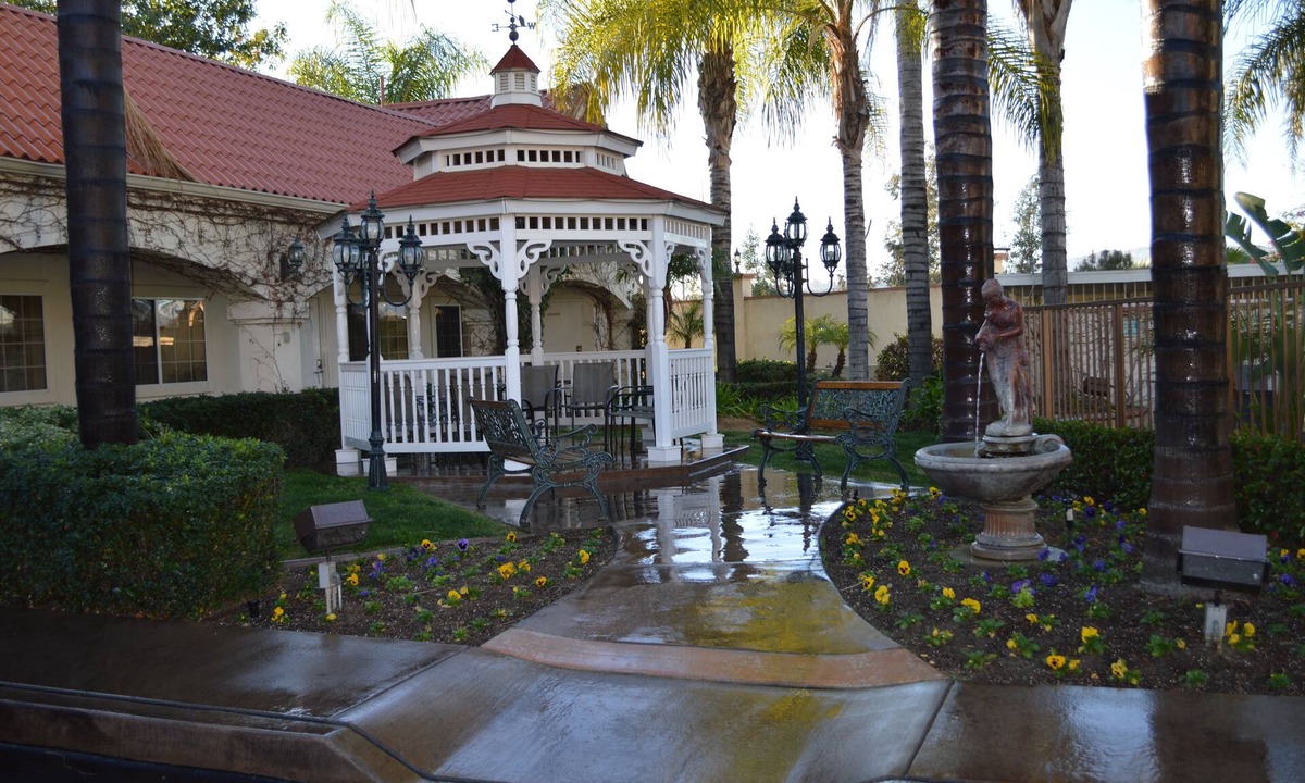 Redlands Hotel | Dynasty Suites Redlands