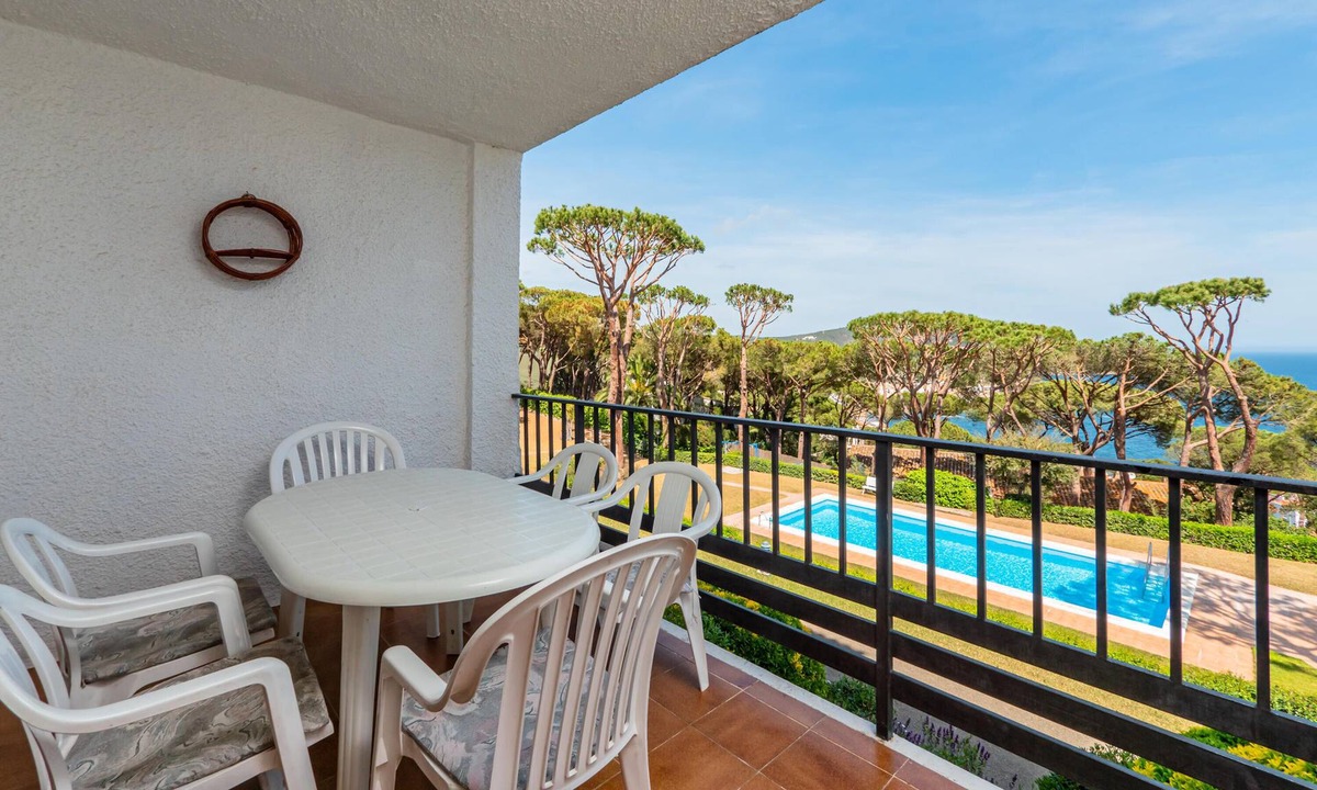 Calella de Palafrugell Apartment | E-2 Apartment with wonderful sea views and pool