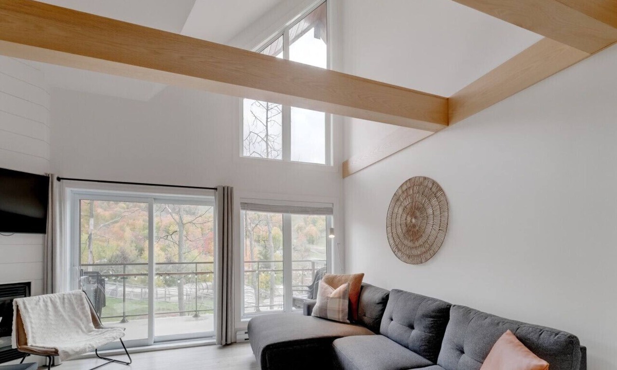 Bromont Apartment | E-302- Condo ski in and/et ski out 2 chambres