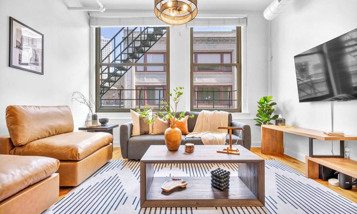 Gateway District Apartment | E. 4th St Loft | Steps to Cavs & House of Blues