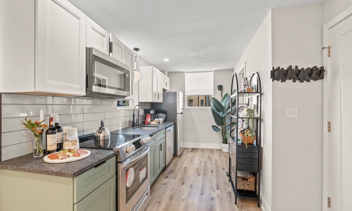 Passyunk Square Apartment | E Passyunk Ave 1 BR Gem- Prime Location
