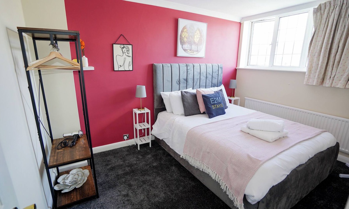 Ashford Apartment | E2M Stays Heathrow Beautiful FreeParking