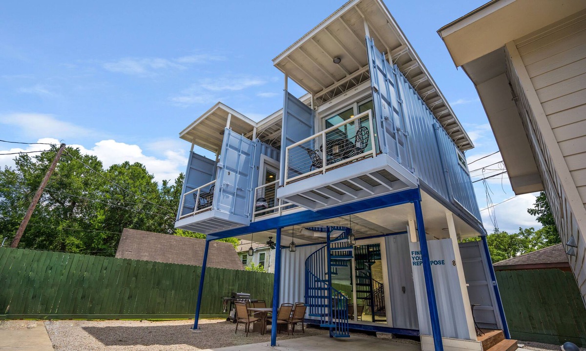 Greater East End Apartment | EADO MicroLuxe Container 10 - 2 km from FIFA Fest