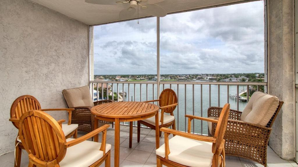 Marco Island Apartment | Eag 4-705 - Eagle Cay home