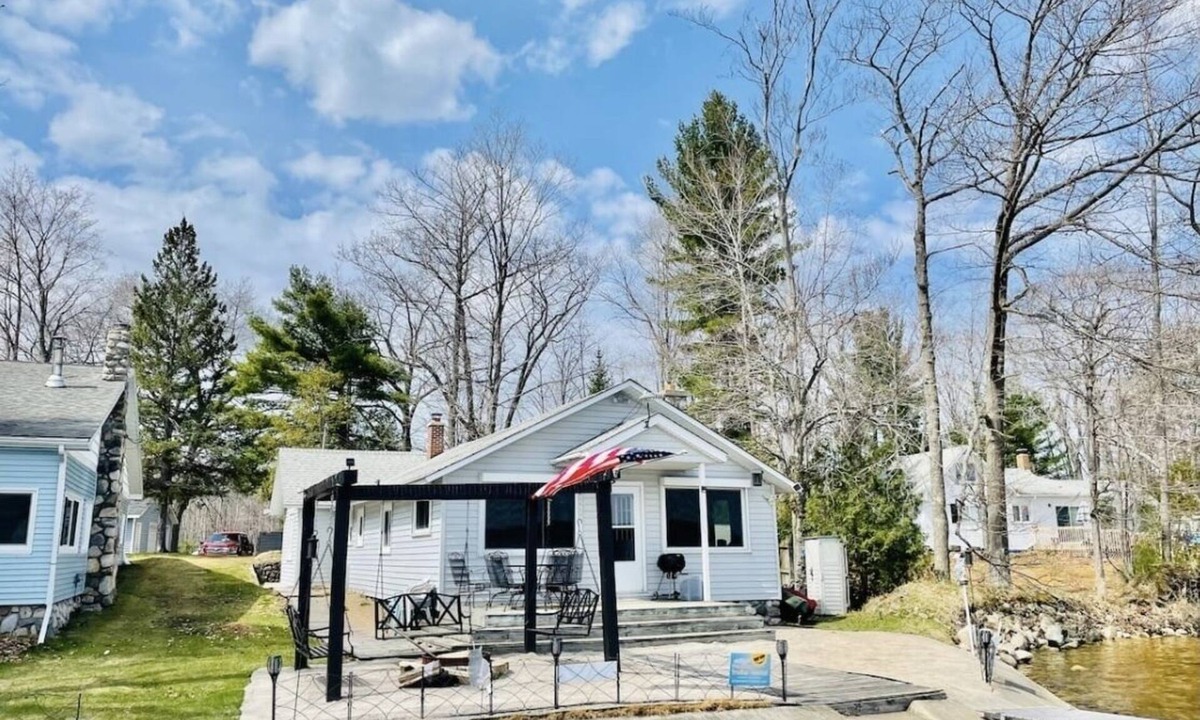 Carp Lake House | Eagle and Loon Lookout