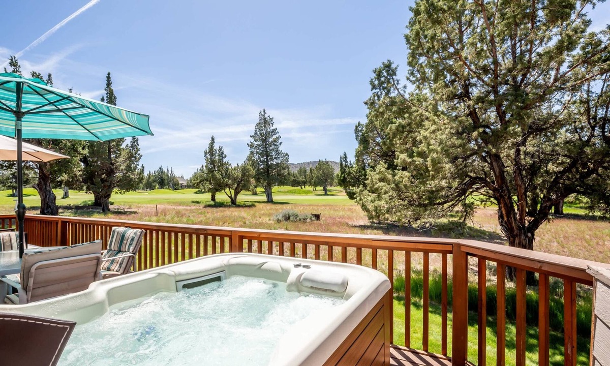 Redmond House | Eagle Crest Getaway w/Hot Tub & Golf Views
