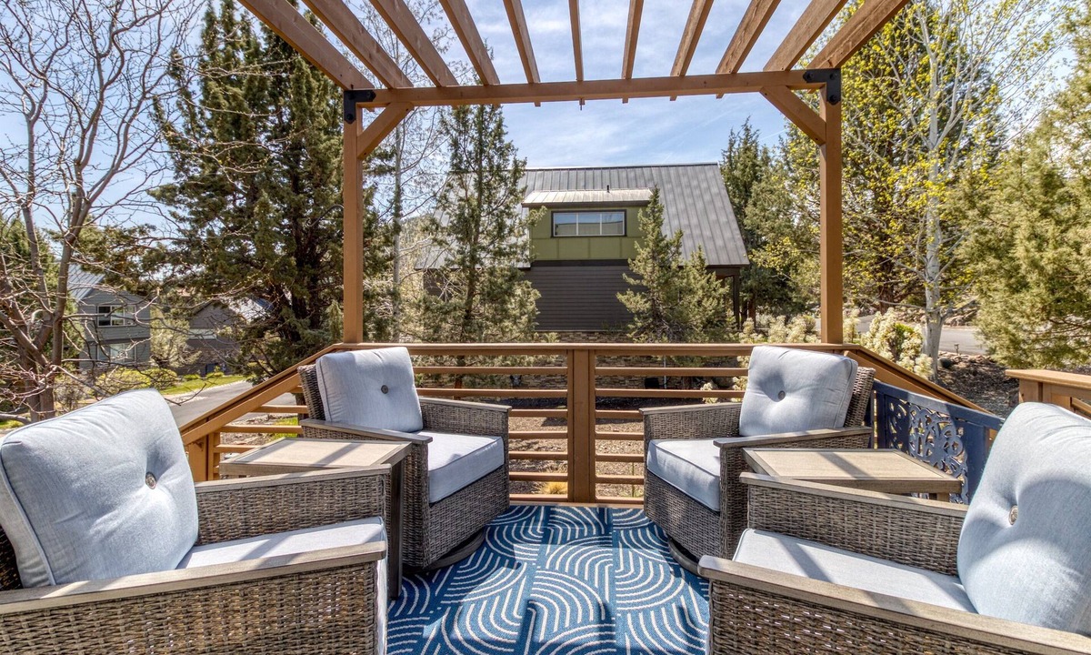 Redmond House | Eagle Crest Retreat | 6 Resort Passes Included