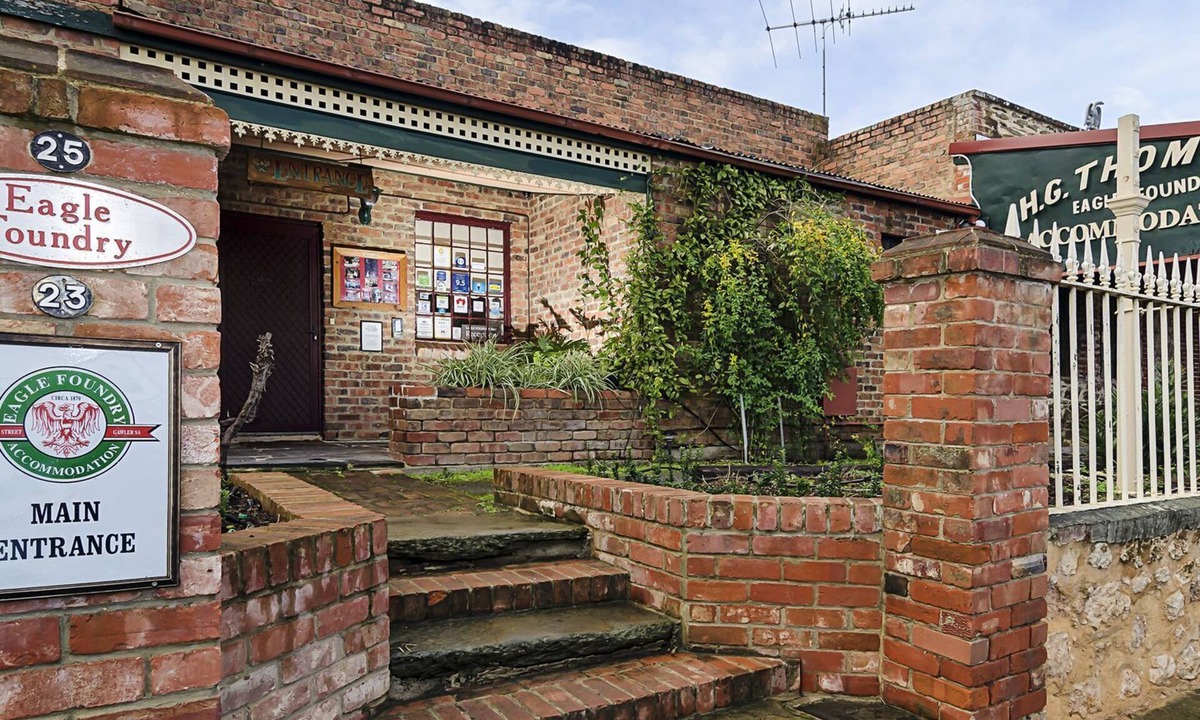 Gawler Bed & Breakfast | Eagle Foundry Bed & Breakfast (Thomson Suite only)