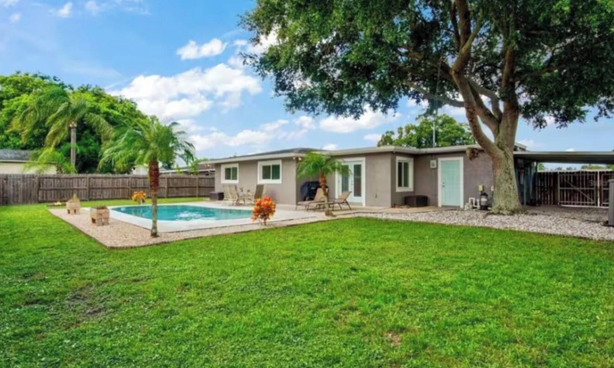 Kensington Park House | Eagle Landing 3 bedroom + 2 bath and HEATED pool