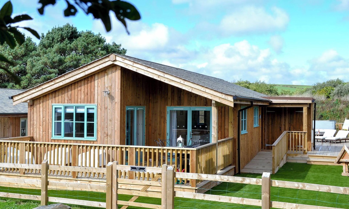 Winnard's Perch Cottage | Eagle Owl Lodge-UKC3770