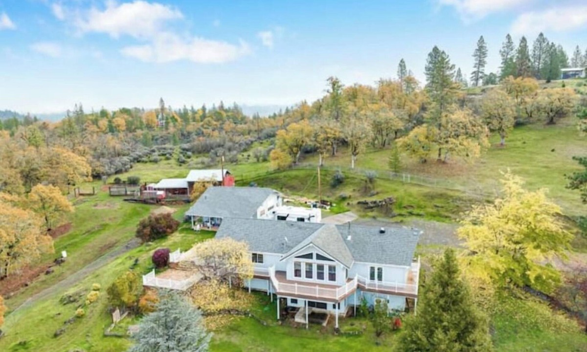 Eagle Point House | Eagle Point Getaway - Horse & Pet friendly