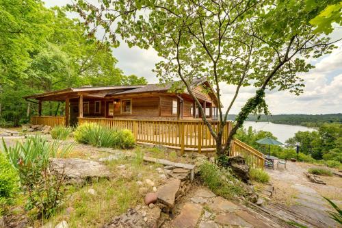 Eagle Rock House | Eagle Rock Gem on Table Rock Lake w/Decks & Grill