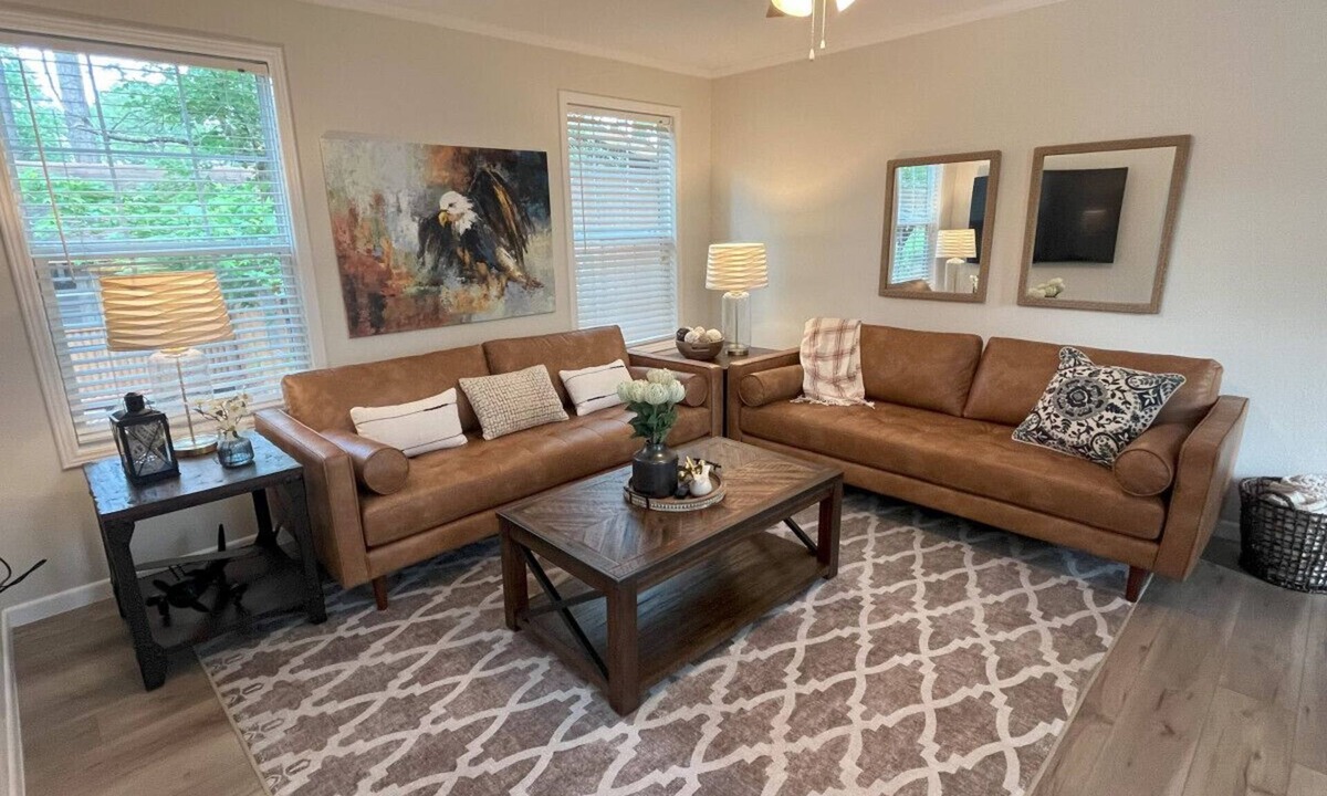 Hemphill House | Eagle`s Cove · Waterfront Amazing View, King Bed, Deck