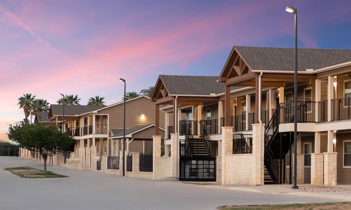 Carrizo Springs Apartment | Eagle's Den Suites Carrizo Springs a Travelodge by Wyndham