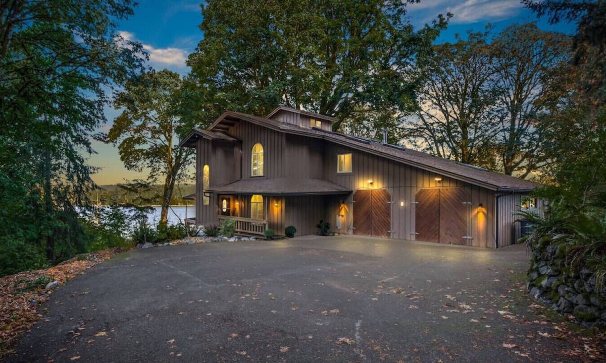 Gig Harbor House | Eagle`s Lookout Lodge w/Hot Tub