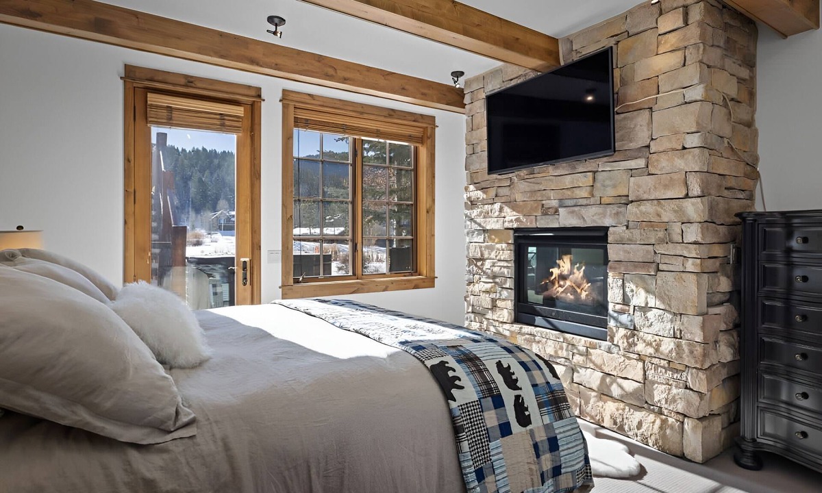 Victor Cabin | Eagle's Nest Cabin | Bronze Buffalo Ranch