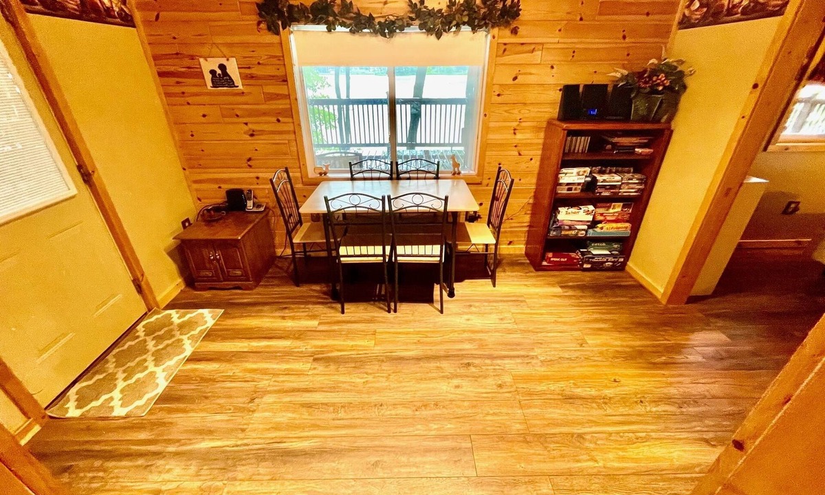Gladwin Cabin | Eagle's Nest Quiet scenic lakefront with huge Deck!