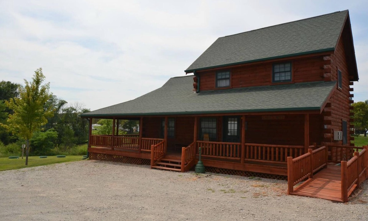 Moravia Cabin | Eagle's Nest - Sleeps up to 10