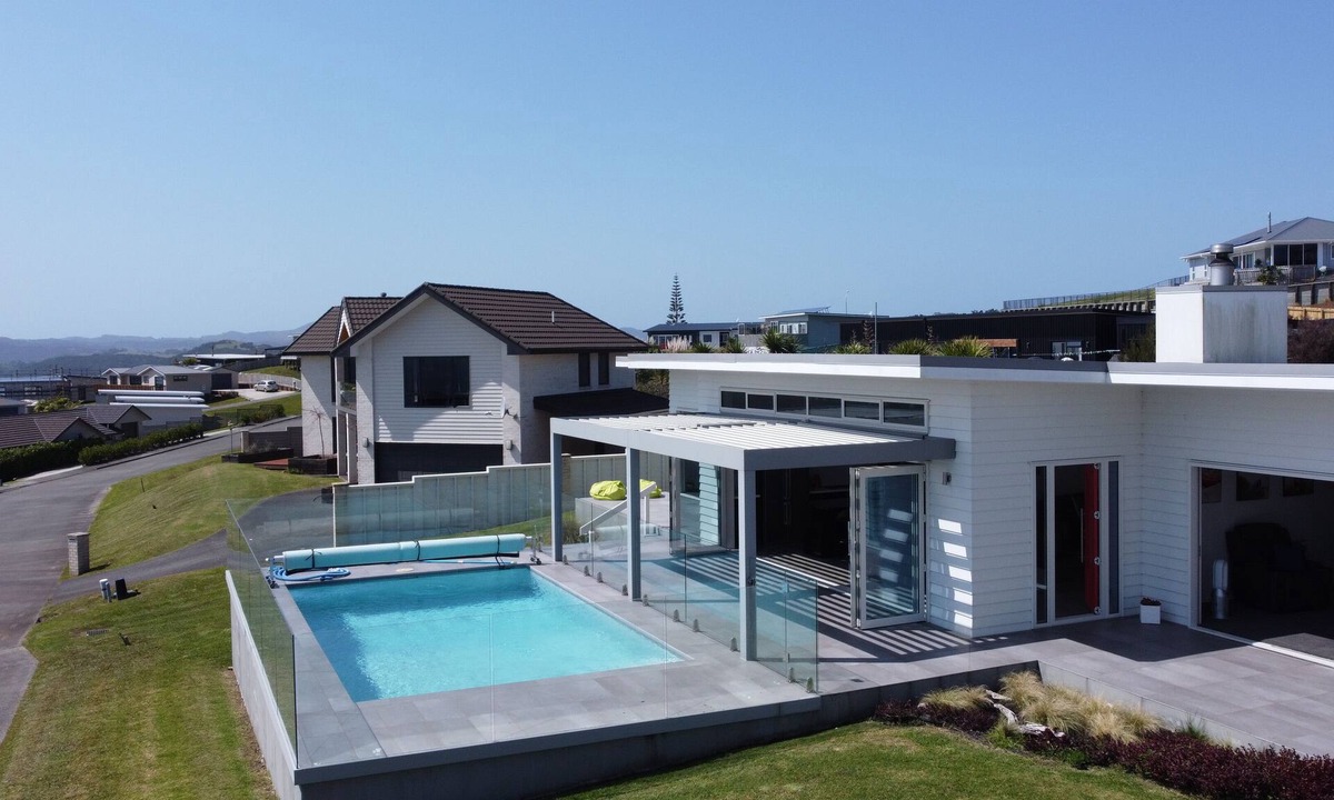 Cable Bay House | EAGLE VIEW - SUMMER IN STYLE