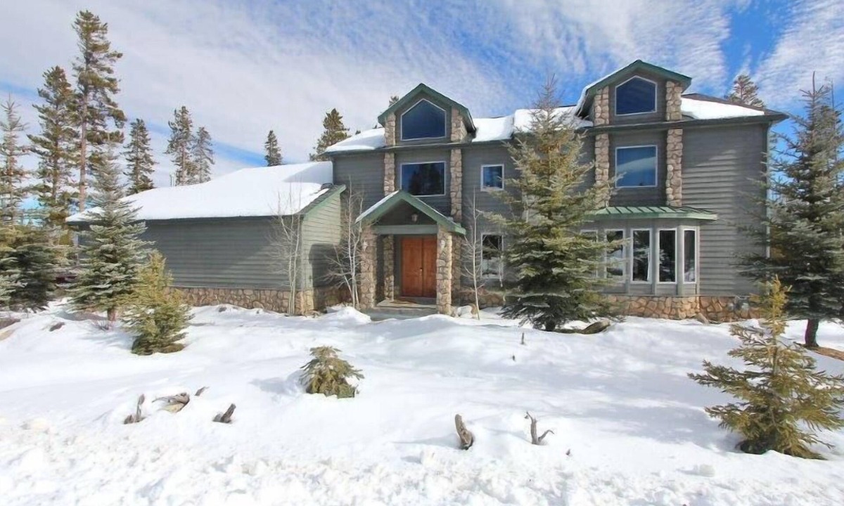 Winter Park House | Eagle Wind Lodge | Large & Luxe Ski Lodge | Private Hot Tub | Movie & Game Room