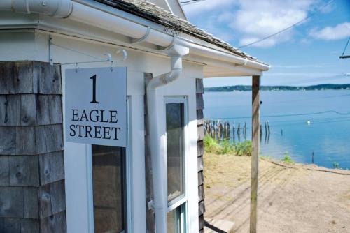 Eastport House | Eagles Bluff Cottage