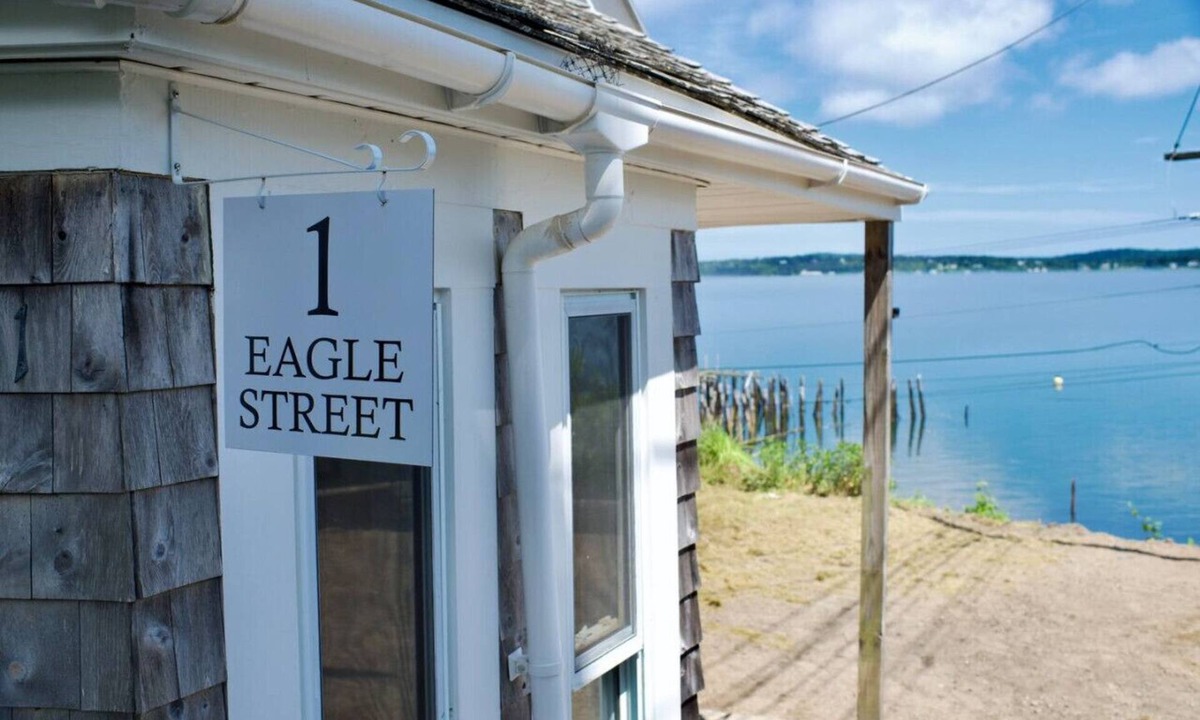 Eastport House | Eagles Bluff Cottage