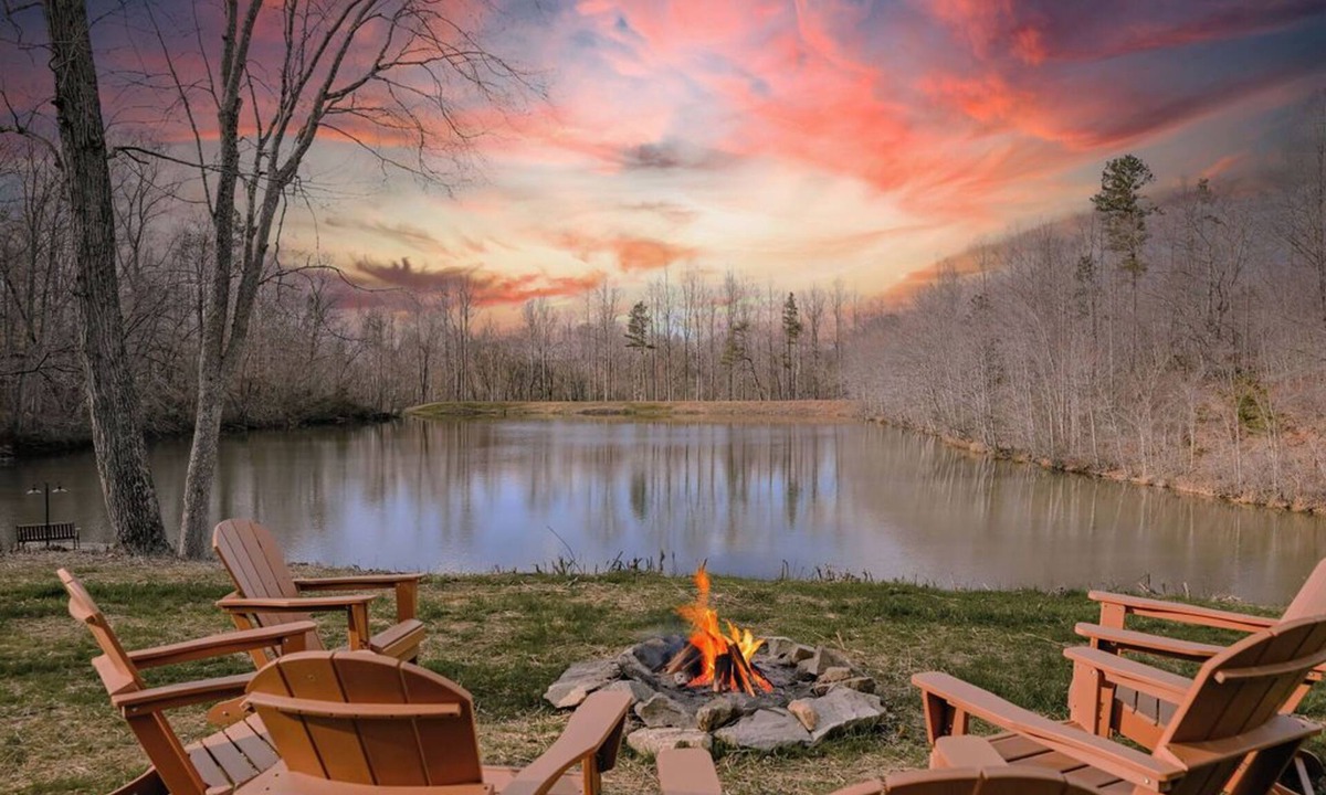 Keeling House | Eagles’ Haven | Private Luxury Retreat Overlooking a Serene Pond