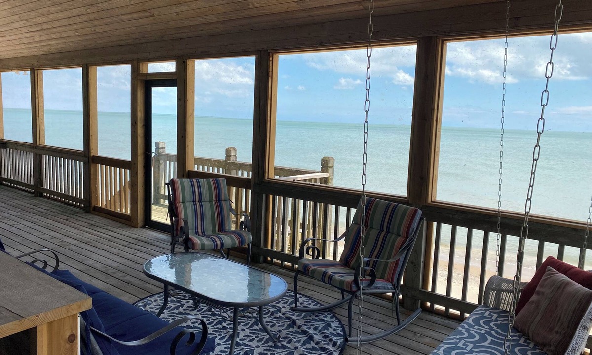 Kingsville Cottage | Eagles Landing - Pelee Island Beachfront Cottage
