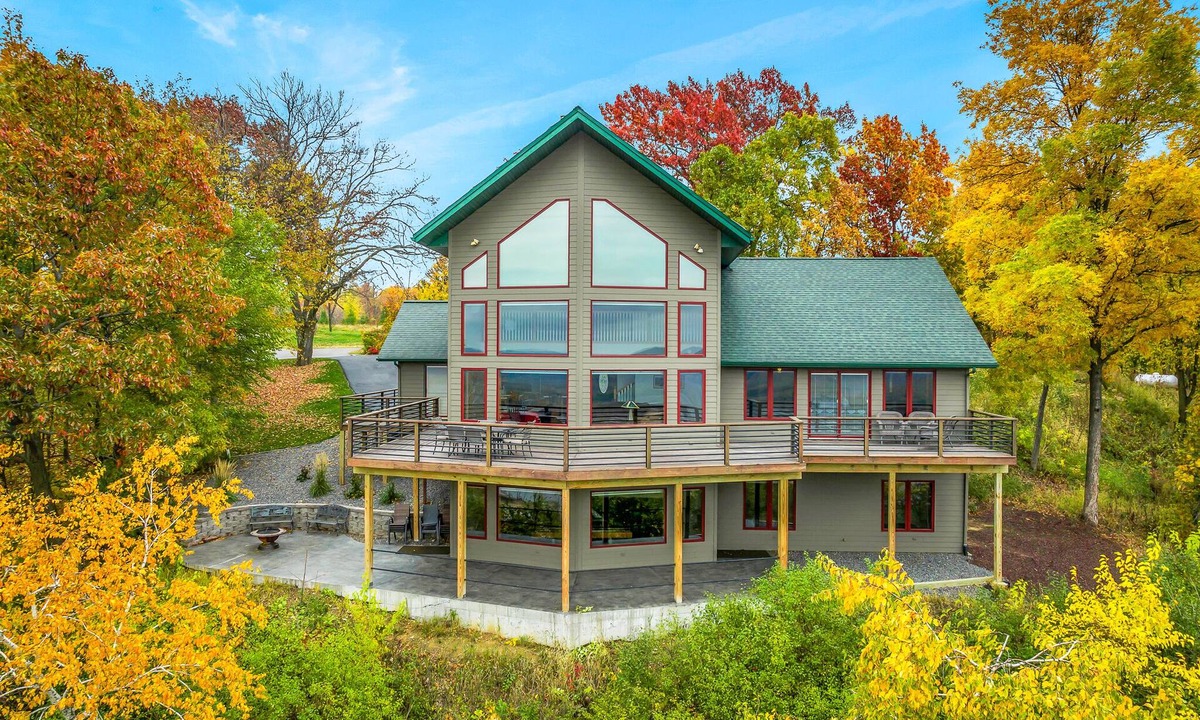 De Soto House | Eagles Landing Sleeps 15 HOT TUB