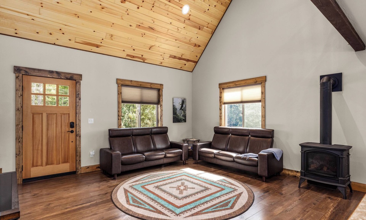 Bigfork House | Eagles Nest at Experience Montana Cabins
