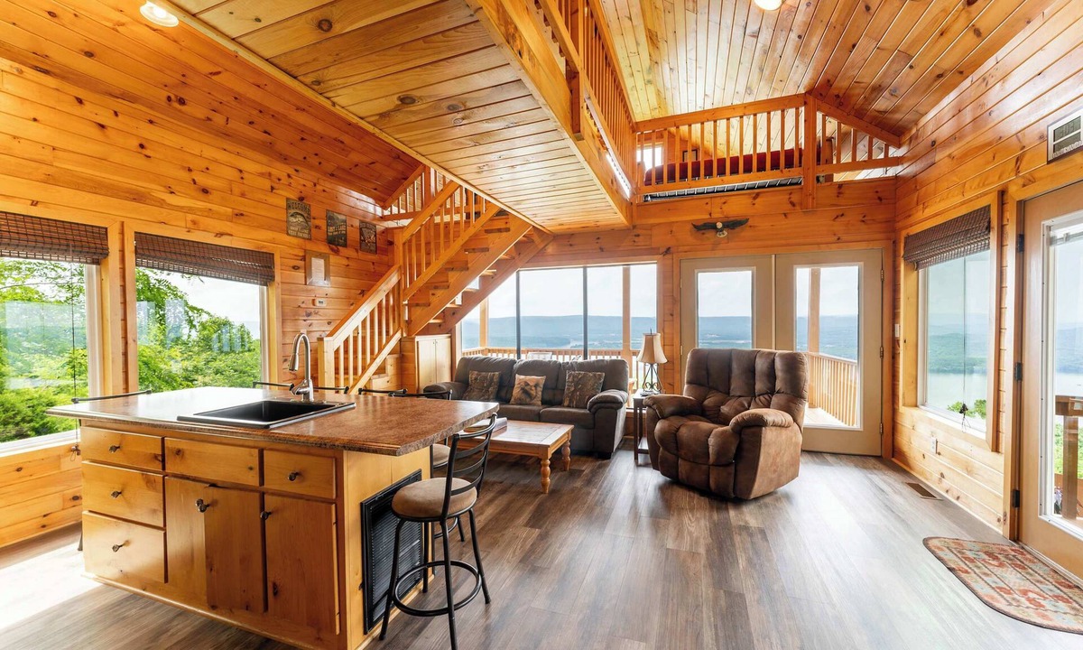 Bryant Cabin | Eagles Nest Cabin – Bluff Views & Hot Tub!