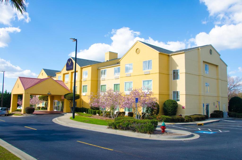Statesboro Hotel | Eagles Nest Inn