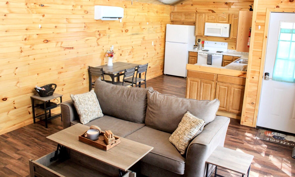 Wynne Cabin | Eagles Nest, Tiny Home at Tiny Acres
