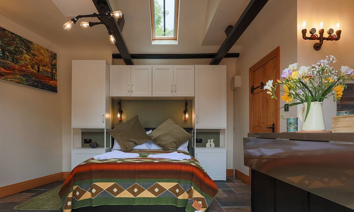 Grafton Regis Apartment | Eakley Stables - Weiser