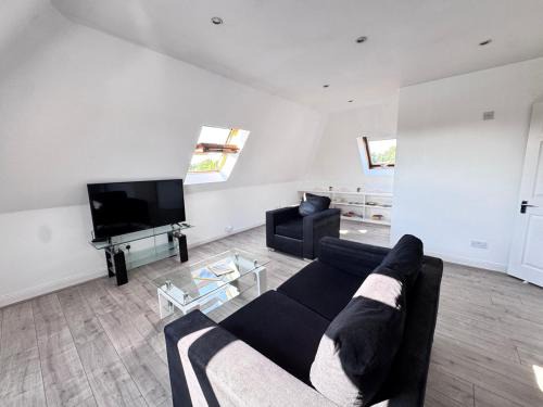 Ealing Common Apartment | Ealing Hight's-underground walking direct to Heathrow -shops