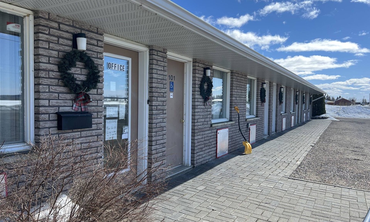 Timiskaming District Hotel | Earlton Motel