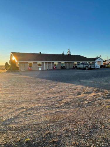 Timiskaming District Hotel | Earlton Motel