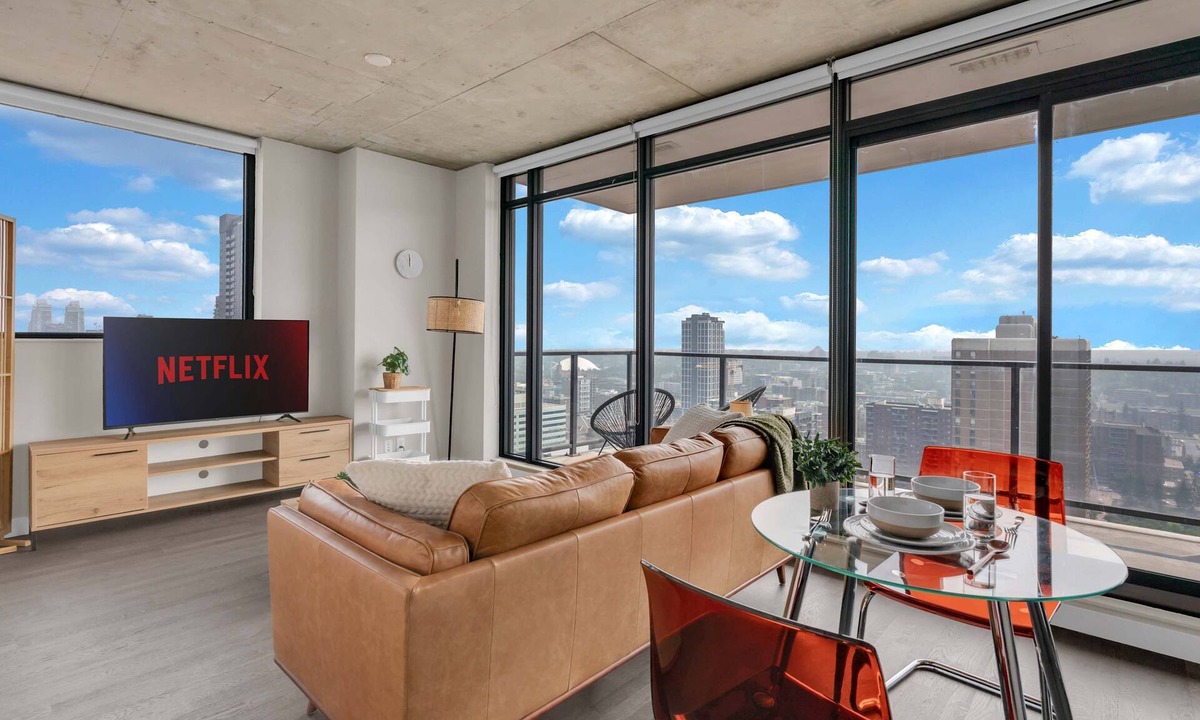 Connaught Apartment | Earthlight Golden Hour Corner