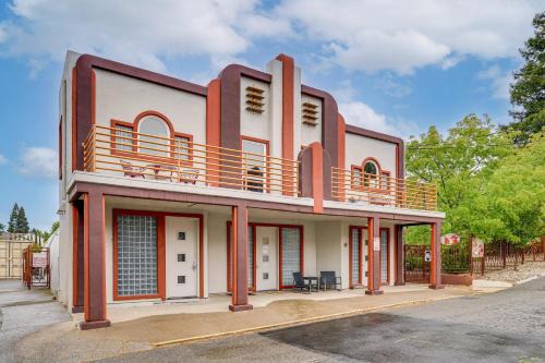 Fair Oaks House | Easily Explore Fair Oaks Village! Unique Condo