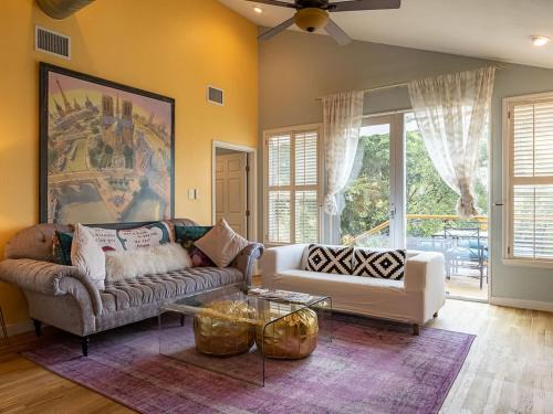 Rosewood House | East ATX 3BR 2BA, Patio and Fire Pit Mins to Downtown by Austin Vacay