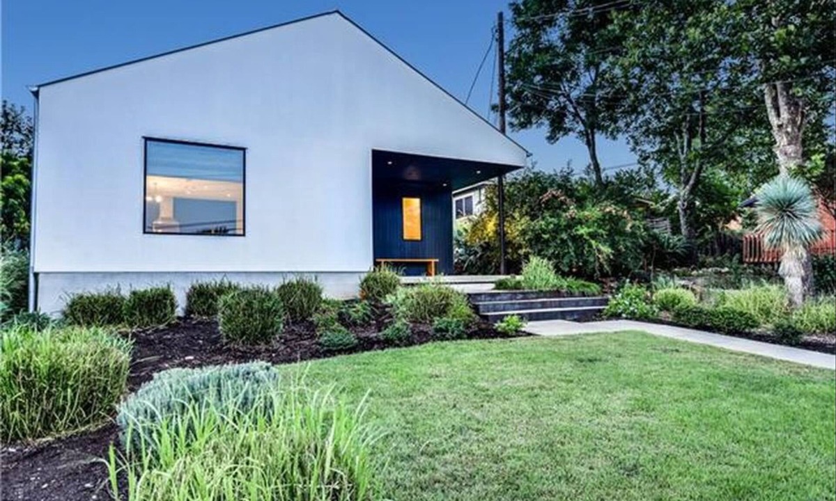 Rosewood House | East Austin Bungalow