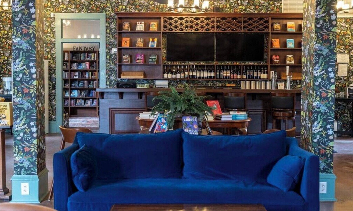 East Cesar Chavez Cottage | East Austin Bungalow w Bbq, Firepit, Fun Yard